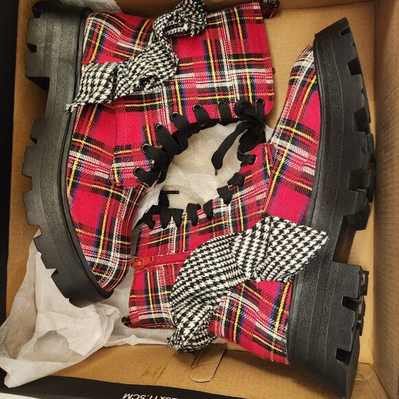 Betsey Johnson " Rozey" Red Plaid Multi Lace Up Boots. NIB. Size 6 - Picture 12 of 13